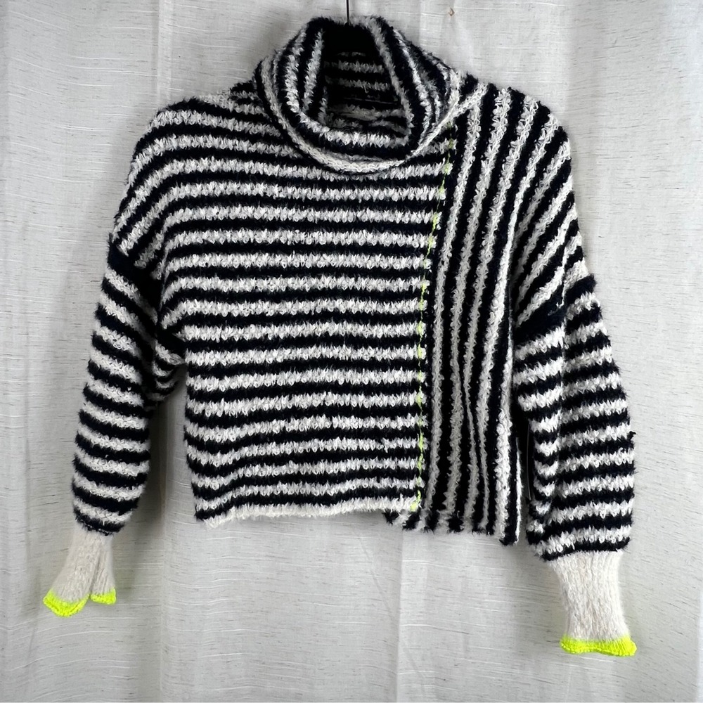 Pilcro NWT Illusion Stripe Turtleneck fuzzy knit Sweater. Womens XSP